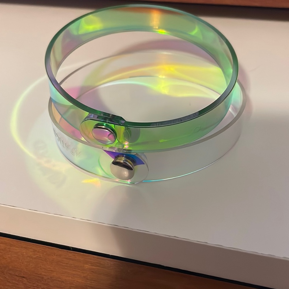 Holographic bangle bracelet